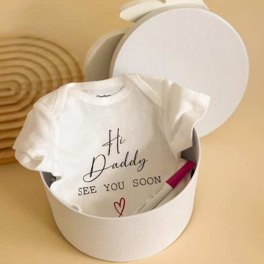 Pregnancy Announcement Gift Box for Dad: 'Hi Daddy' Bodysuit