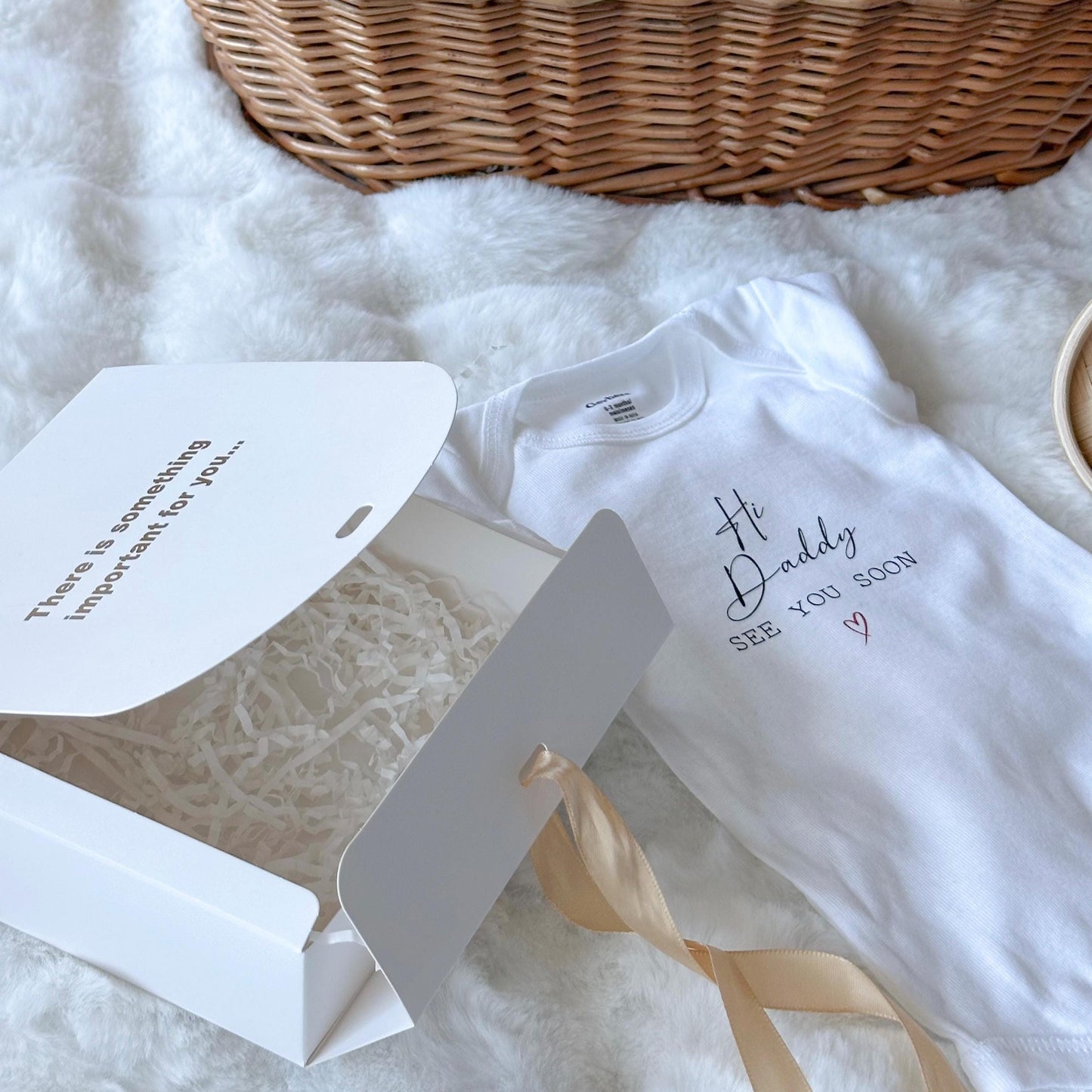 Pregnancy Announcement Gift Box: "Hi Daddy" Bodysuit, Family Reveal